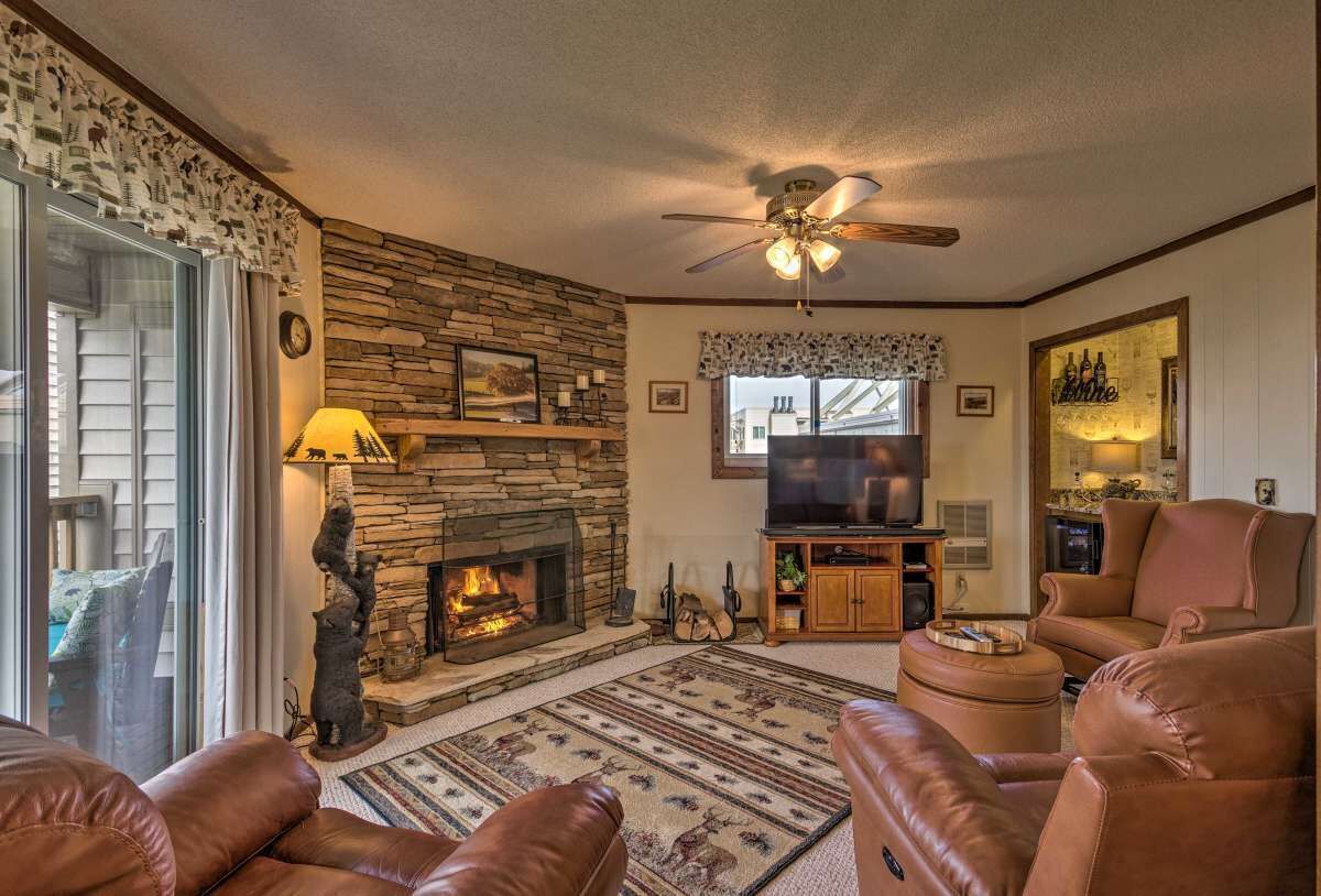 Smart-TV, Kamin, Tischtennisplatte, Bücher