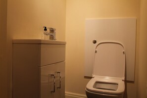 ヘアドライヤー、タオル、石鹸、シャンプー