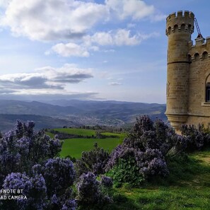 Property grounds - 'Fitou' Room, Mountain View Townhouse Quillan (Quillan)