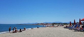 'Fitou' Room, Mountain View Townhouse Quillan