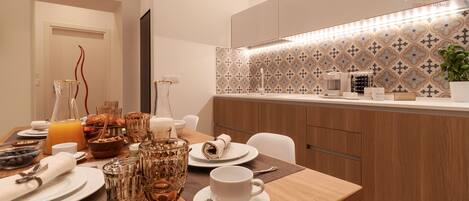 شقة - ٣ غرف نوم - بمطبخ | وجبة إفطار | فطور أوروبي يوميًا بتكلفة قدرها (10 EUR للشخص)