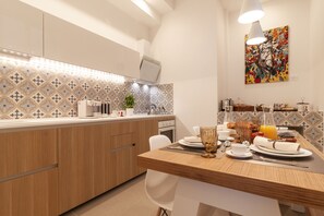 Apartment, 3 Bedrooms, Kitchen | Breakfast buffet | Daily continental breakfast (EUR 10 per person) - MoMa Suites (Naples)