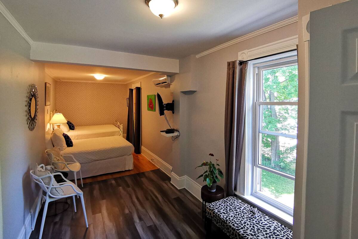 Luksusrom, flere senger, parkutsikt (Wolastoq River-View Suite) | Sengetøy av topp kvalitet og senger med Select Comfort-madrass