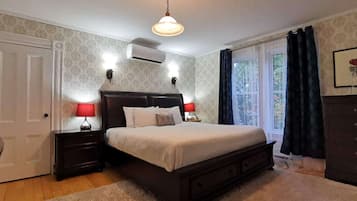 Classic Room, 1 King Bed | Premium bedding, Select Comfort beds, desk, laptop workspace