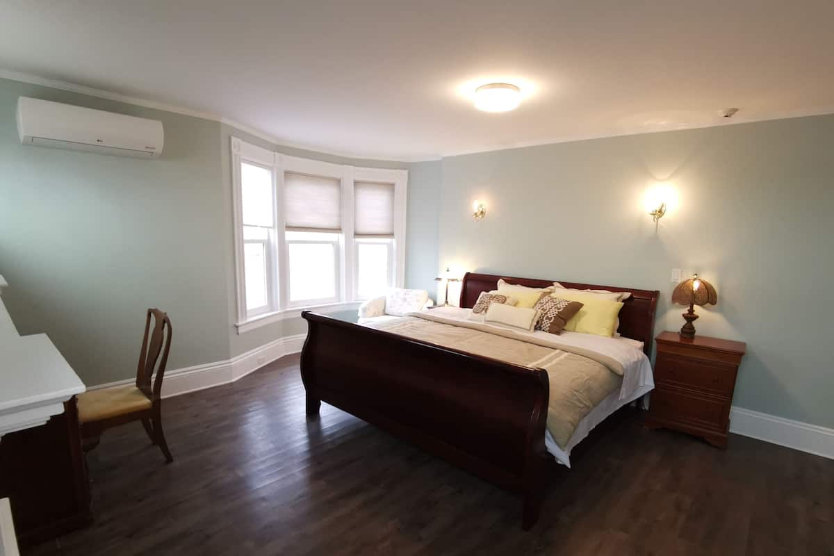 Traditional Room | 1 bedroom, premium bedding, Select Comfort beds, desk