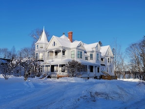 Front of property - By The River Bed&breakfast (Fredericton)