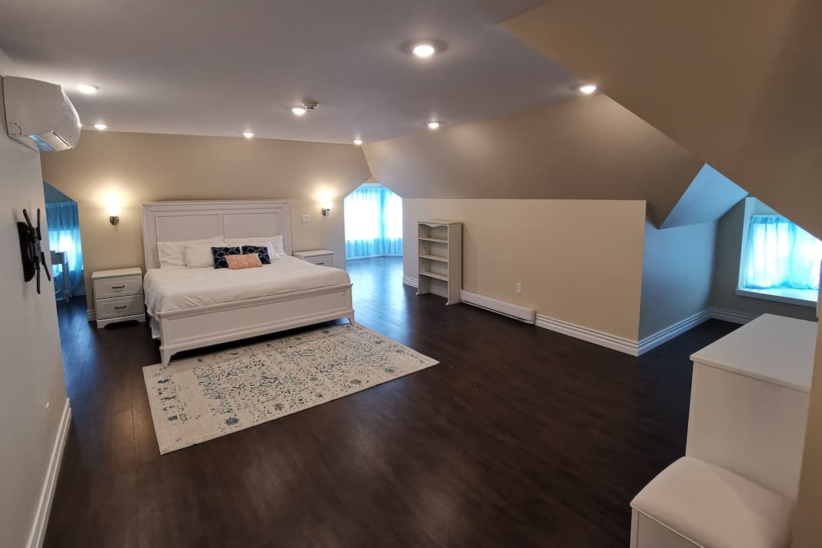 Honeymoon Room, Multiple Beds, Jetted Tub | 1 bedroom, premium bedding, Select Comfort beds, desk