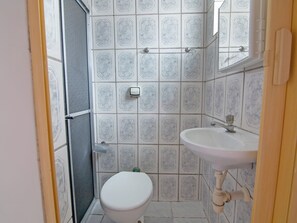 Shower, free toiletries, towels, soap