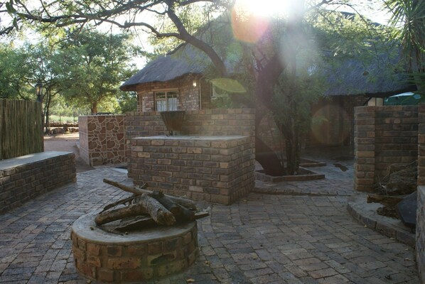 BBQ/picnic Area - Inzimpala Game Lodge (Ephraim Mogale)