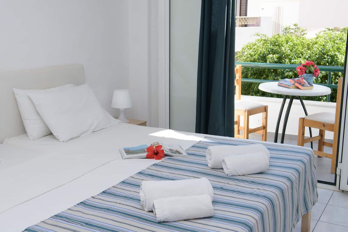 Appartement, 1 slaapkamer, gedeeltelijk uitzicht op zee (1st floor) | 2 slaapkamers, een kluis op de kamer, geluiddichte muren