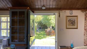 Smart TV, fireplace, DVD player, books