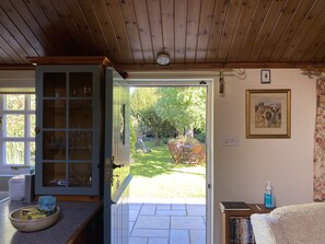 Smart TV, fireplace, DVD player, books - Stable Conversion Near Lulworth Cove/Jurassic Coast (Dorchester)