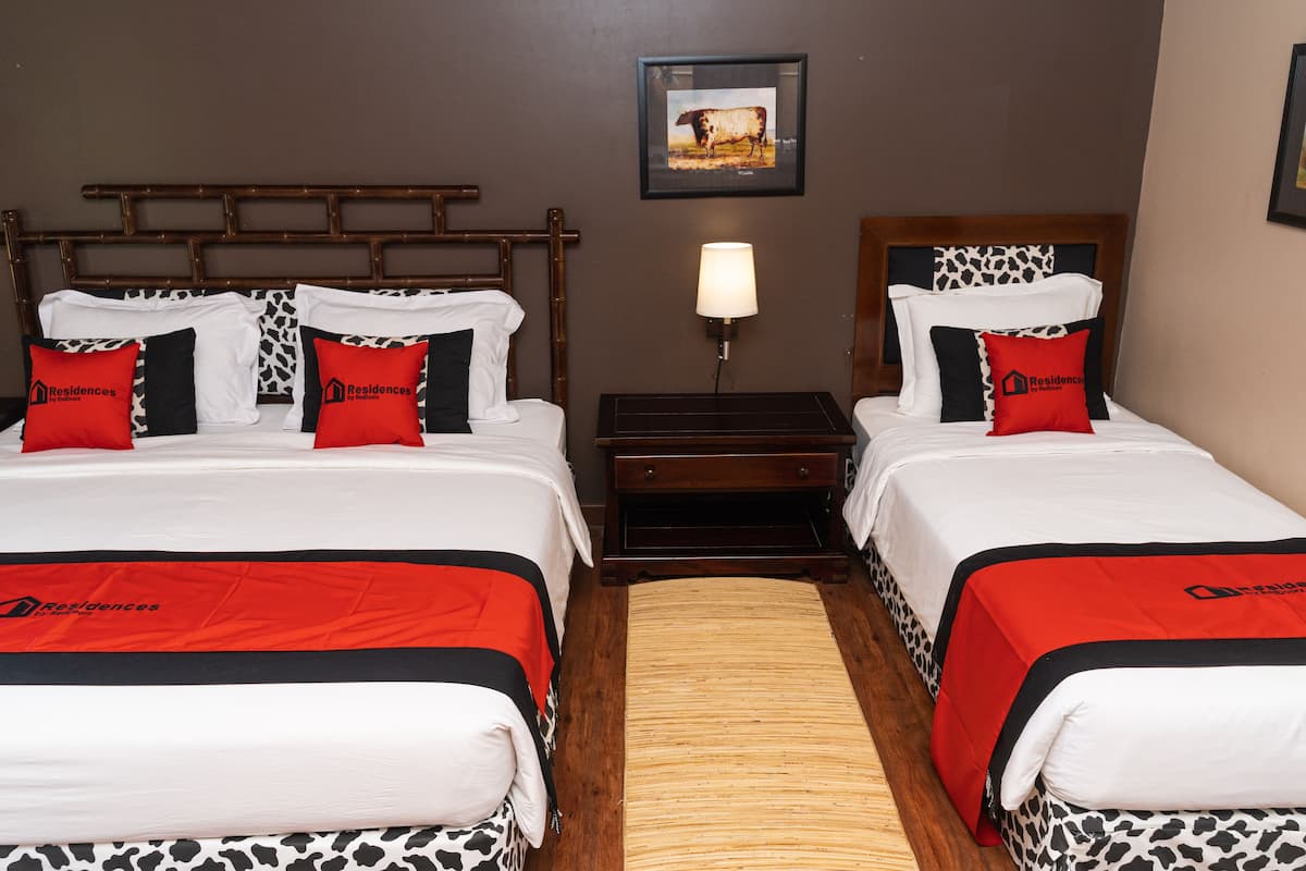 Family Room | Desk, free WiFi