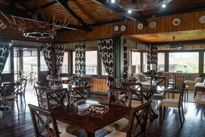 Restaurant - RedDoorz Premium @ Lido Sukabumi (Cicurug)