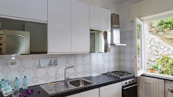 Appartamento, 3 camere da letto | Cucina privata | Frigorifero con congelatore, forno, piano cottura, lavastoviglie