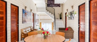 RedDoorz Plus near Hayam Wuruk 2