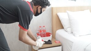 Interior - RedDoorz Plus near Hayam Wuruk 2 (Jakarta)