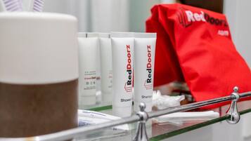 Shower, free toiletries, towels