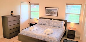 3 slaapkamers, een strijkplank/strijkijzer, gratis wifi, beddengoed