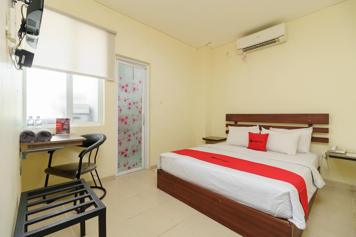 Deluxe Room | Desk, free WiFi