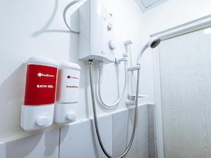 Bathroom - RedDoorz near KCC Mall Gensan (General Santos)