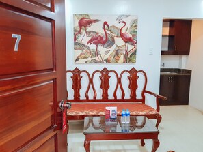 Studio Suite | Desk, free WiFi