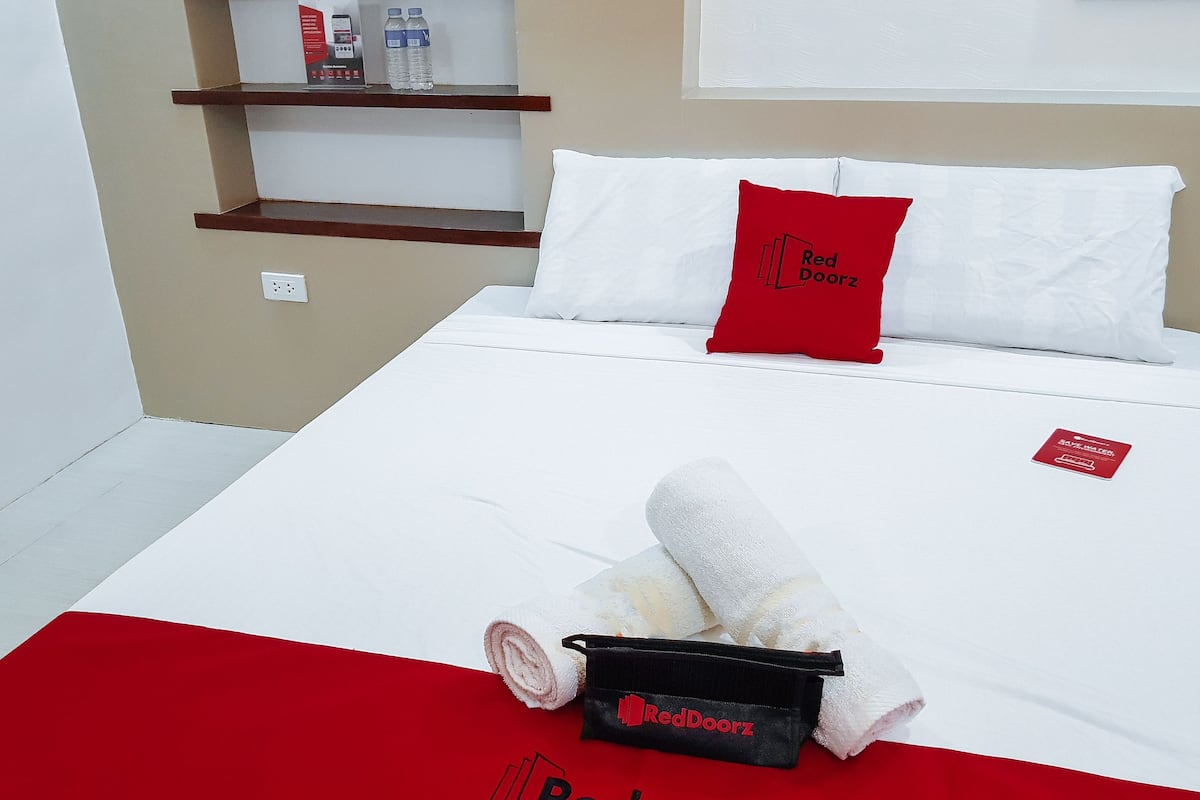 Studio Suite | Desk, free WiFi