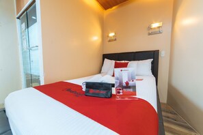 Standard Room | Desk, free WiFi - RedDoorz @ Lawaan Roxas City (Roxas City)