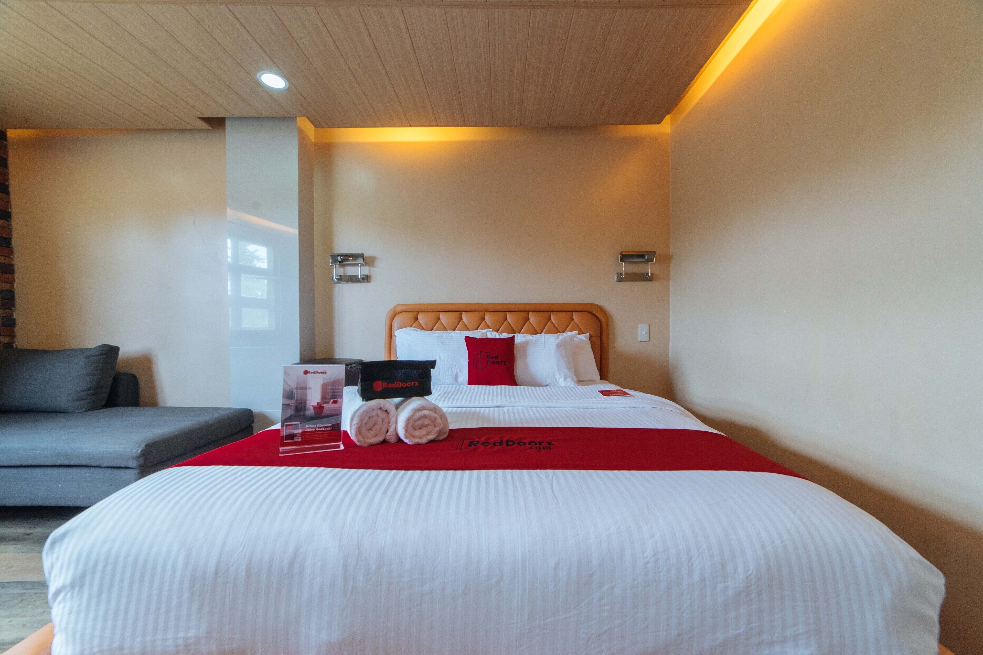 Studio Suite | Desk, free WiFi