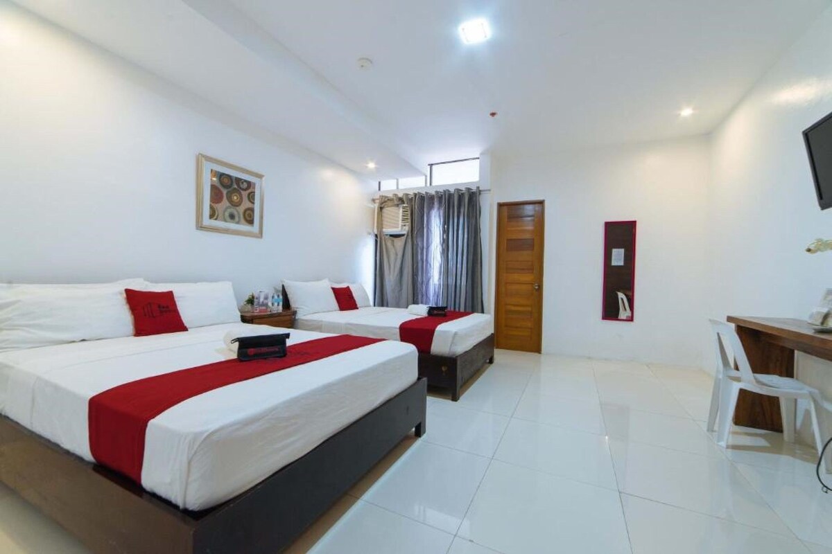 RedDoorz Triple Room