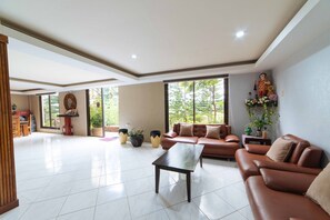 ロビー応接スペース