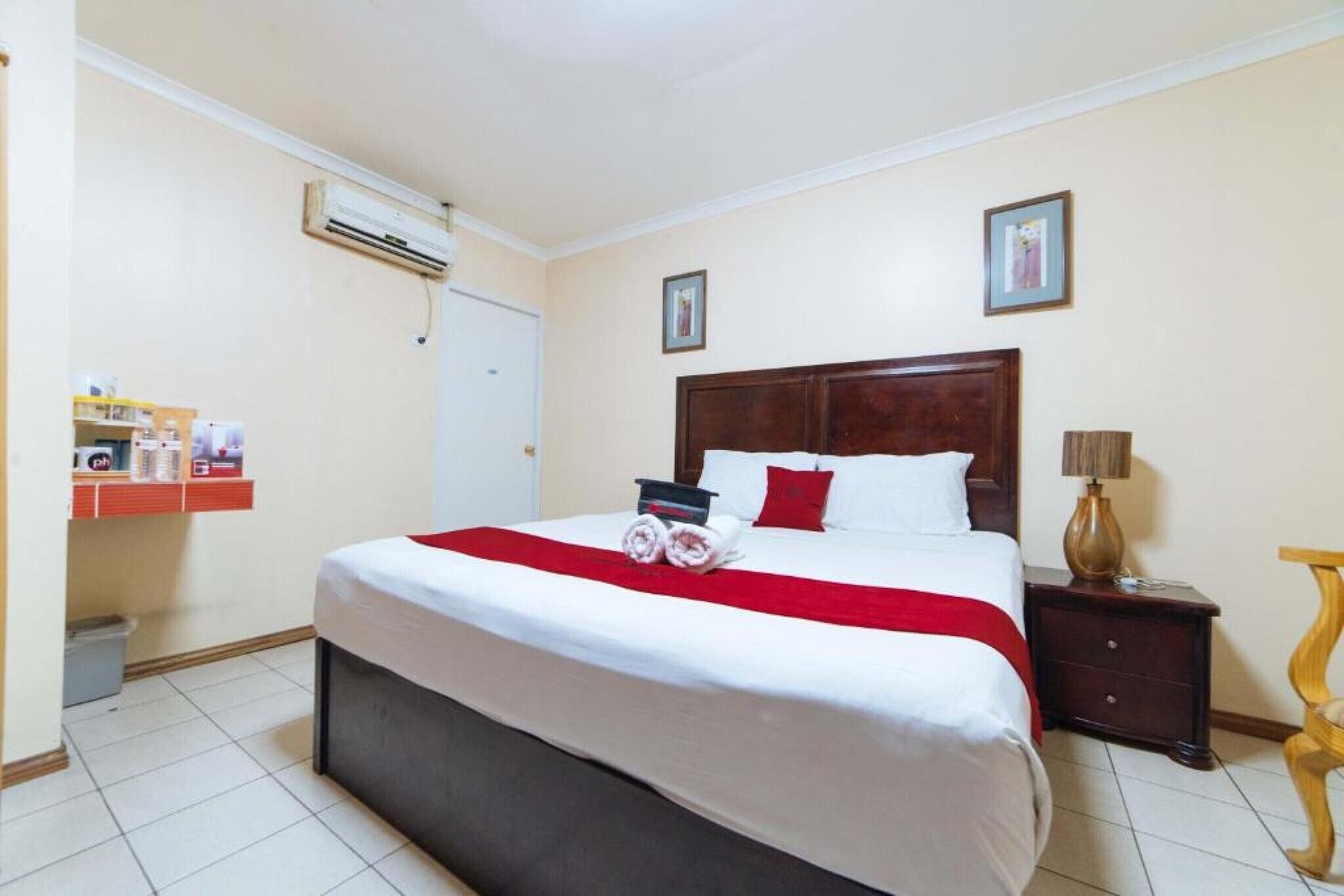 WiFi (free), bed sheets