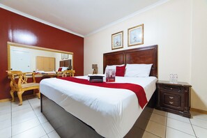 Premium Room | Free WiFi, bed sheets - RedDoorz @ Clarkview 21st Street Angeles City (Angeles City)