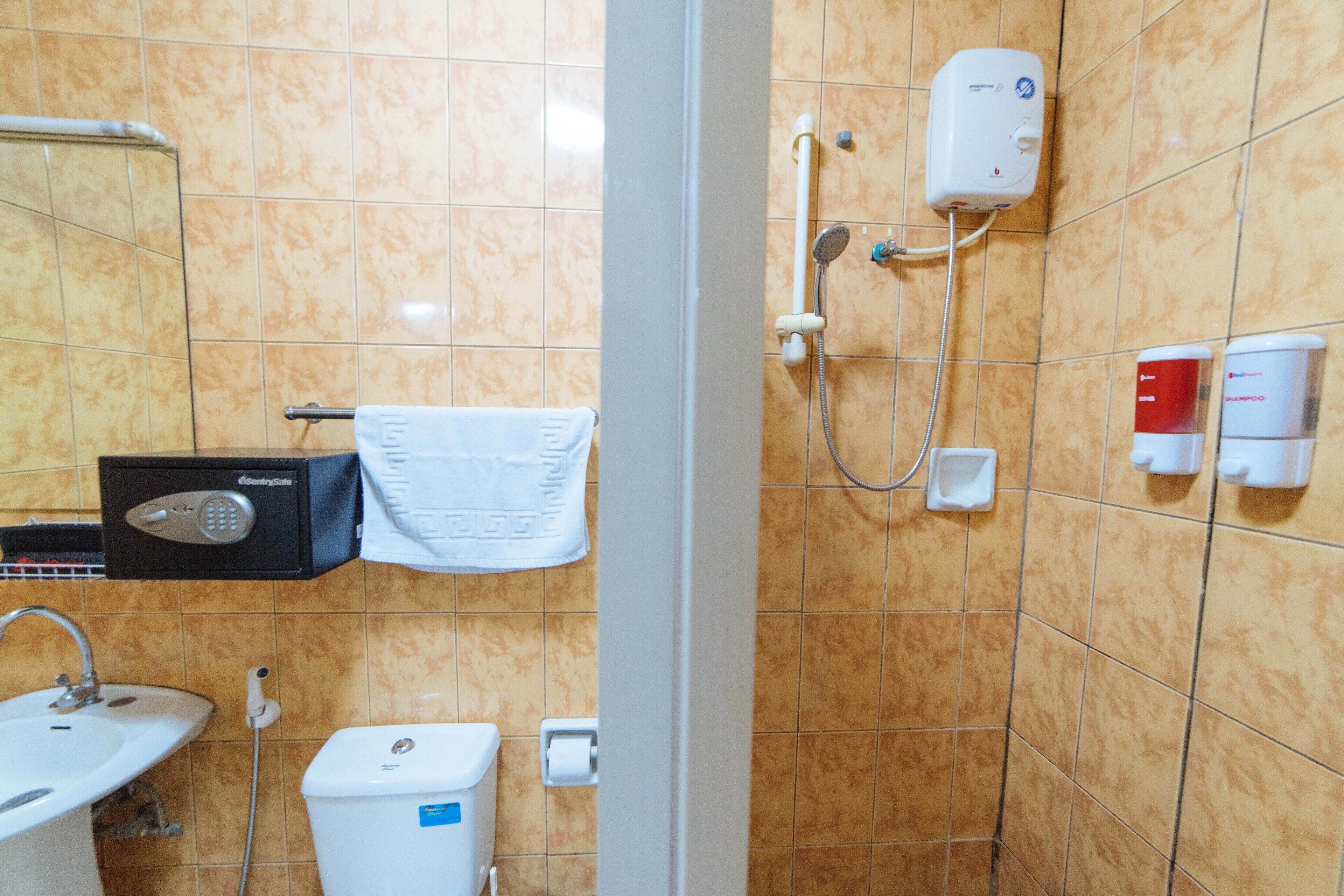 Photo - RedDoorz @ Clarkview 21st Street Angeles City