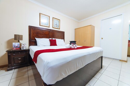 RedDoorz @ Clarkview 21st Street Angeles City