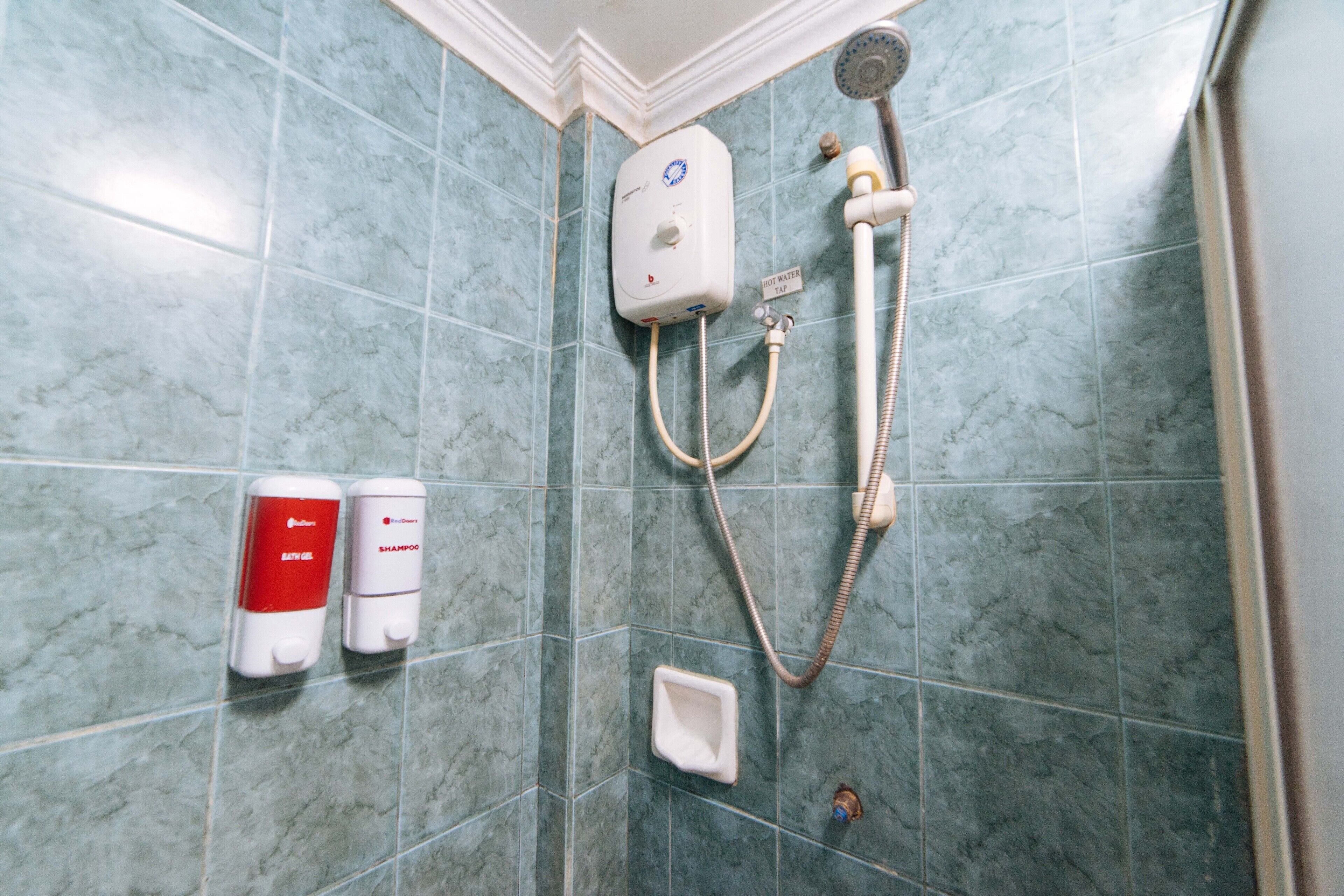 Photo - RedDoorz @ Clarkview 21st Street Angeles City