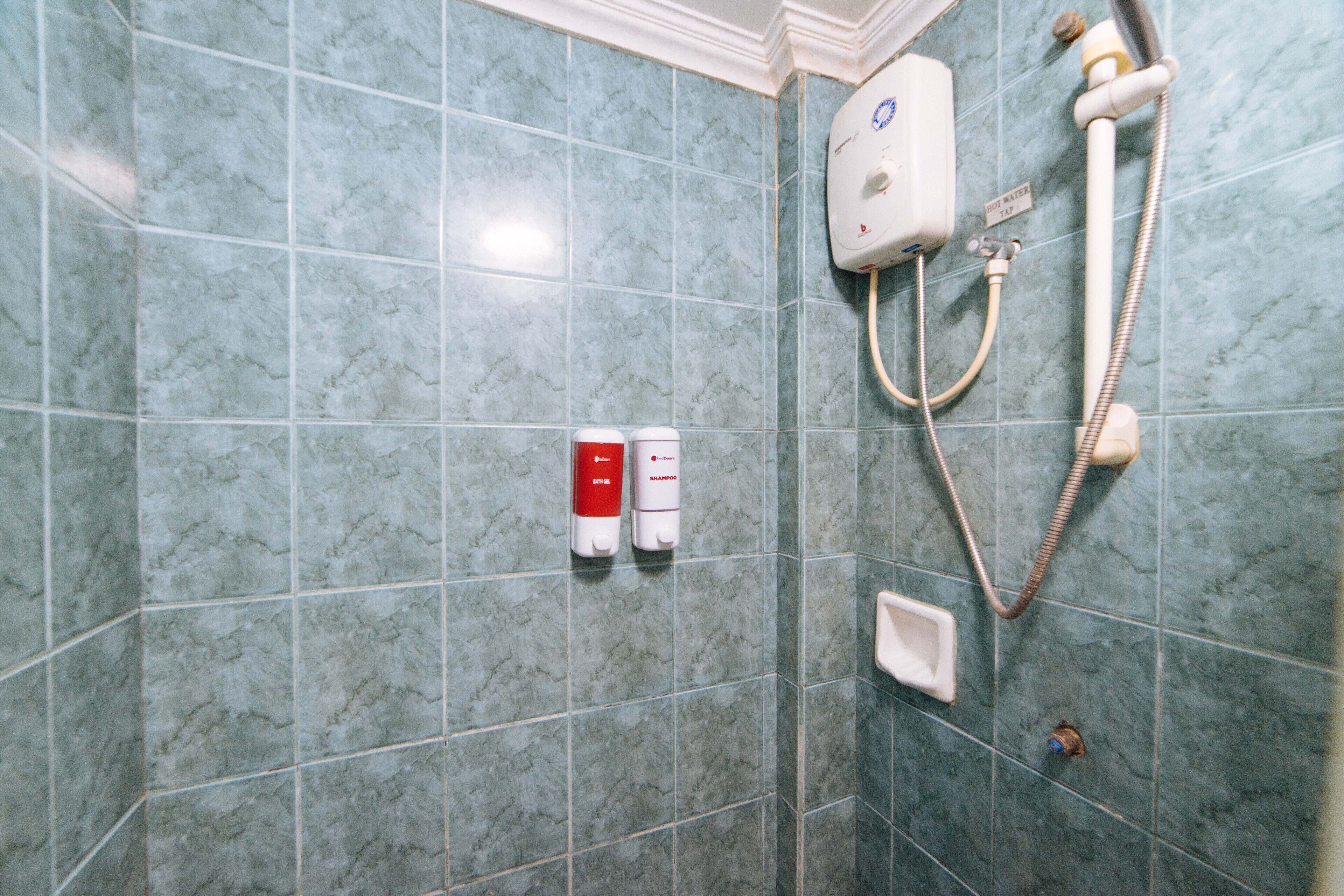 Photo - RedDoorz @ Clarkview 21st Street Angeles City