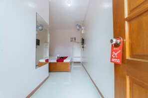 Standard Room | Desk, free WiFi