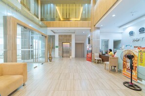 Lobby - Reddoorz Plus @ Hotel Metro (Kalibo)