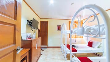 Quadruple Room | Desk, free WiFi