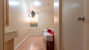 Habitació amb dos llits individuals | Escriptori i wifi gratuïta