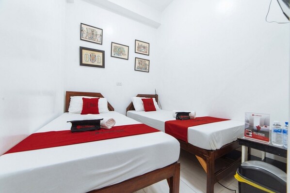 Chambre avec lits jumeaux | Bureau, accès au Wi-Fi (inclus)