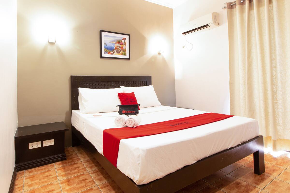 Double Room | Desk, free WiFi, bed sheets