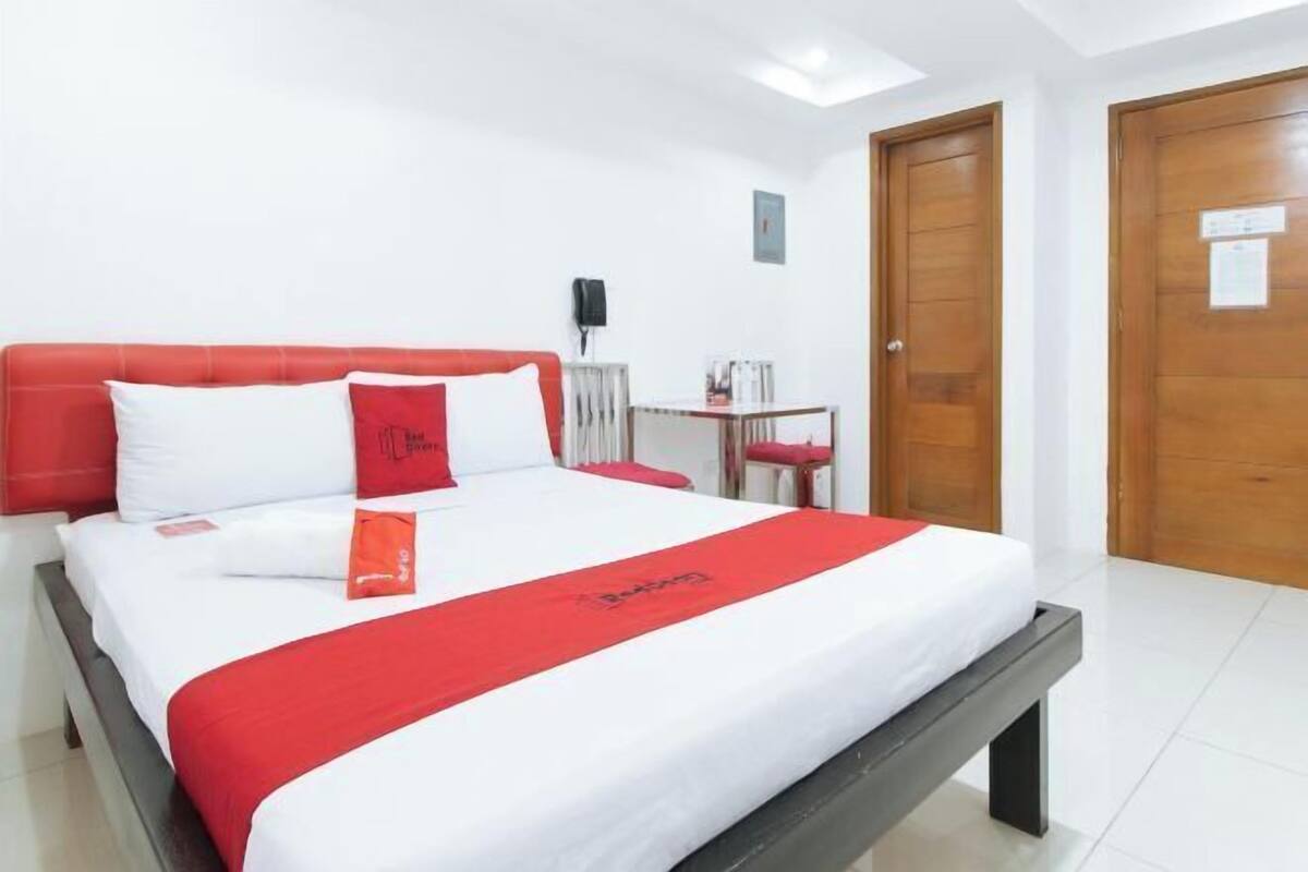 1 bedroom, desk, free WiFi, bed sheets