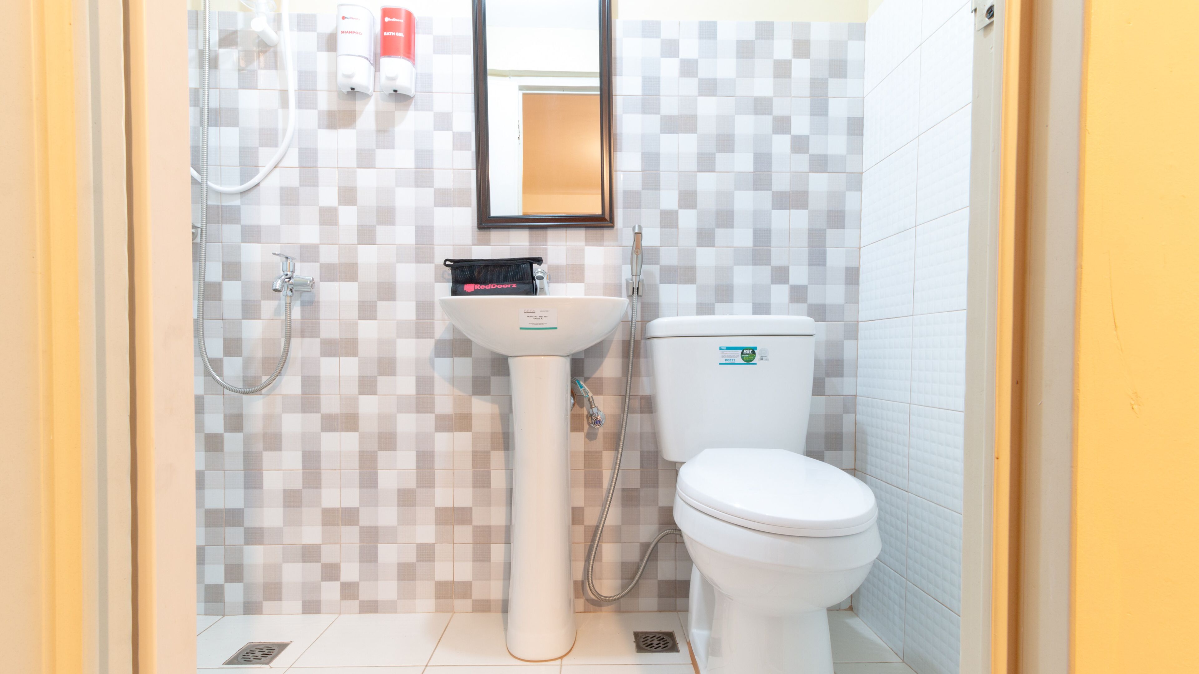 Photo - RedDoorz near PNR Espana Station