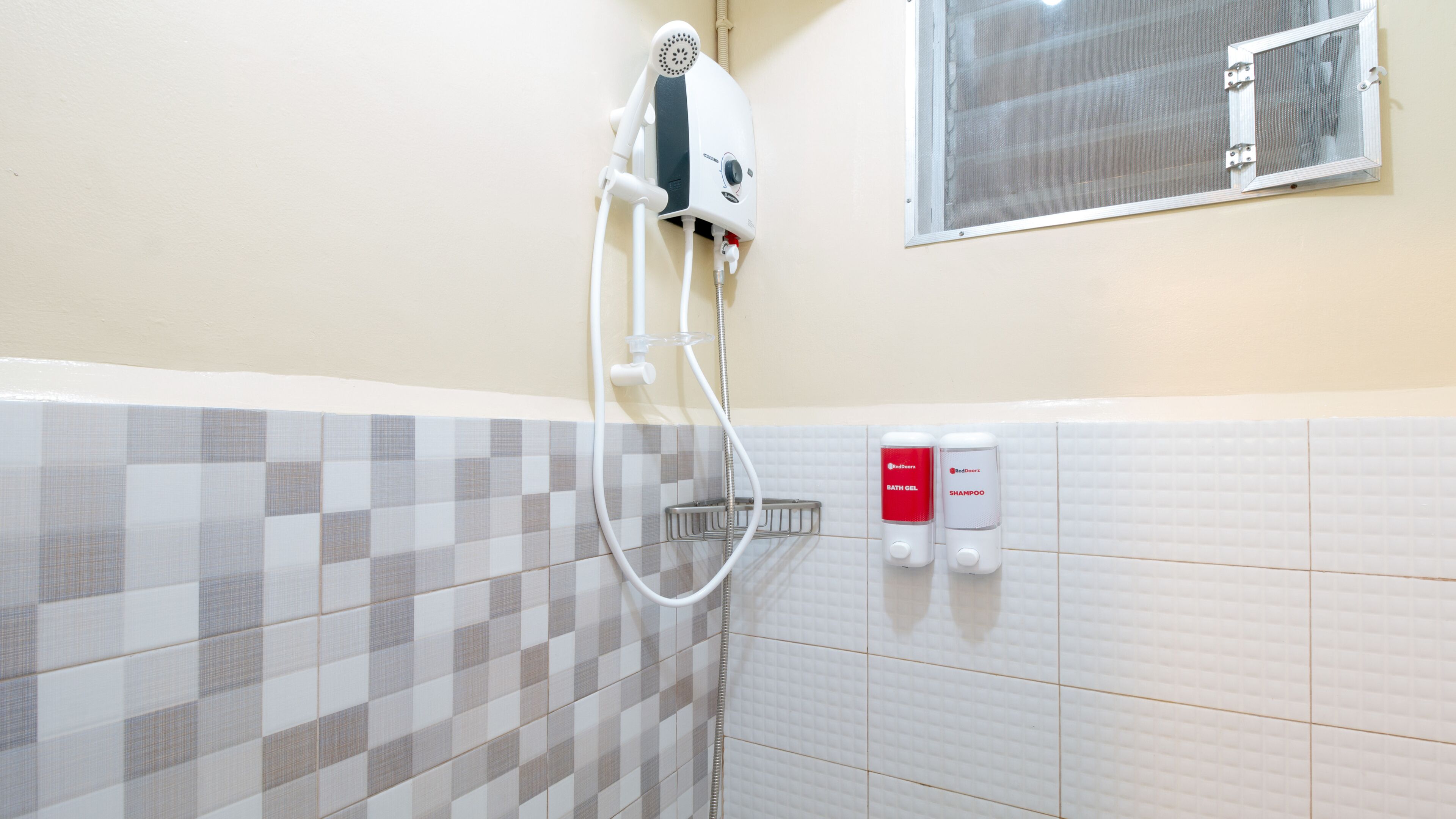 Photo - RedDoorz near PNR Espana Station