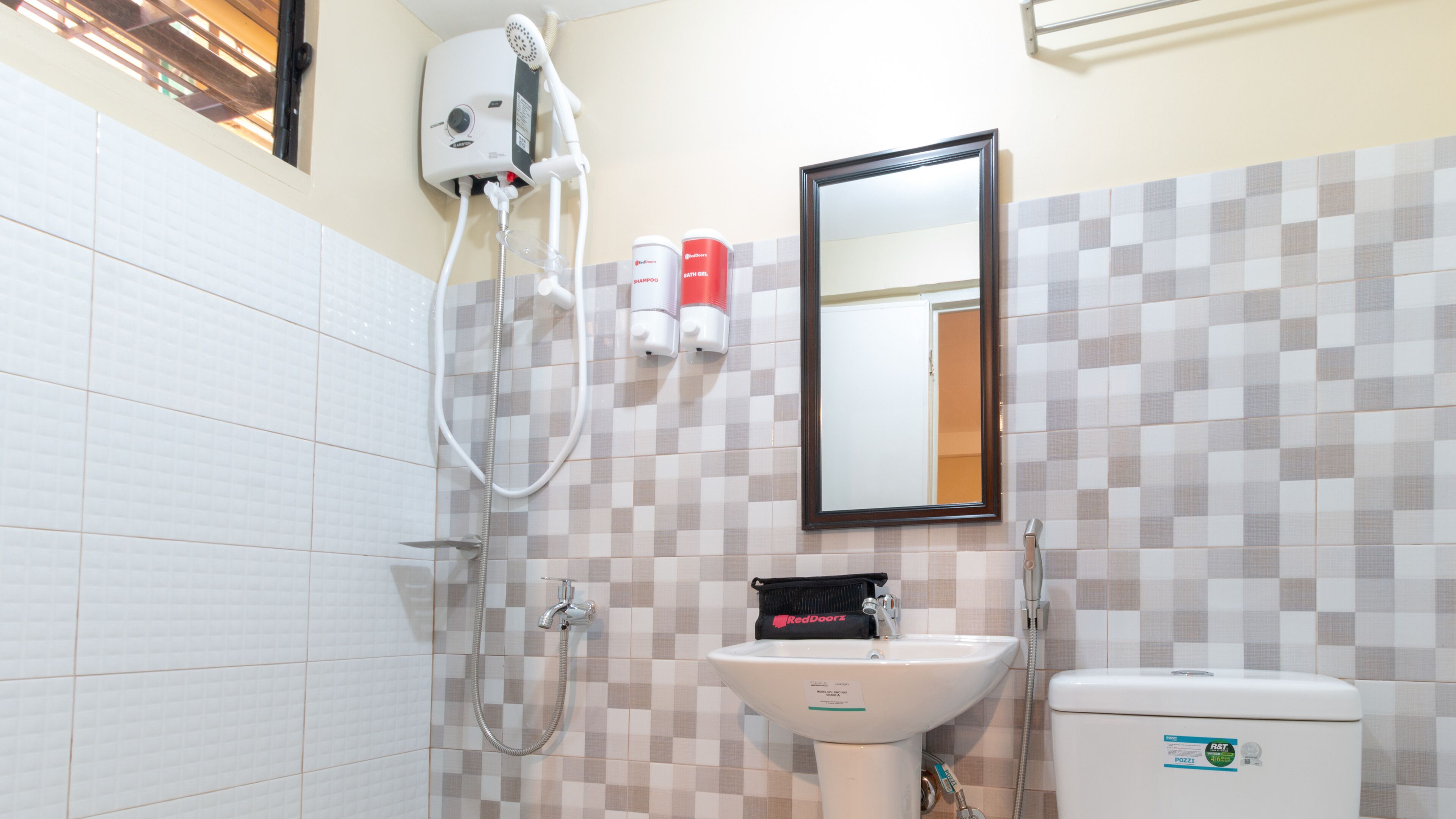 Photo - RedDoorz near PNR Espana Station