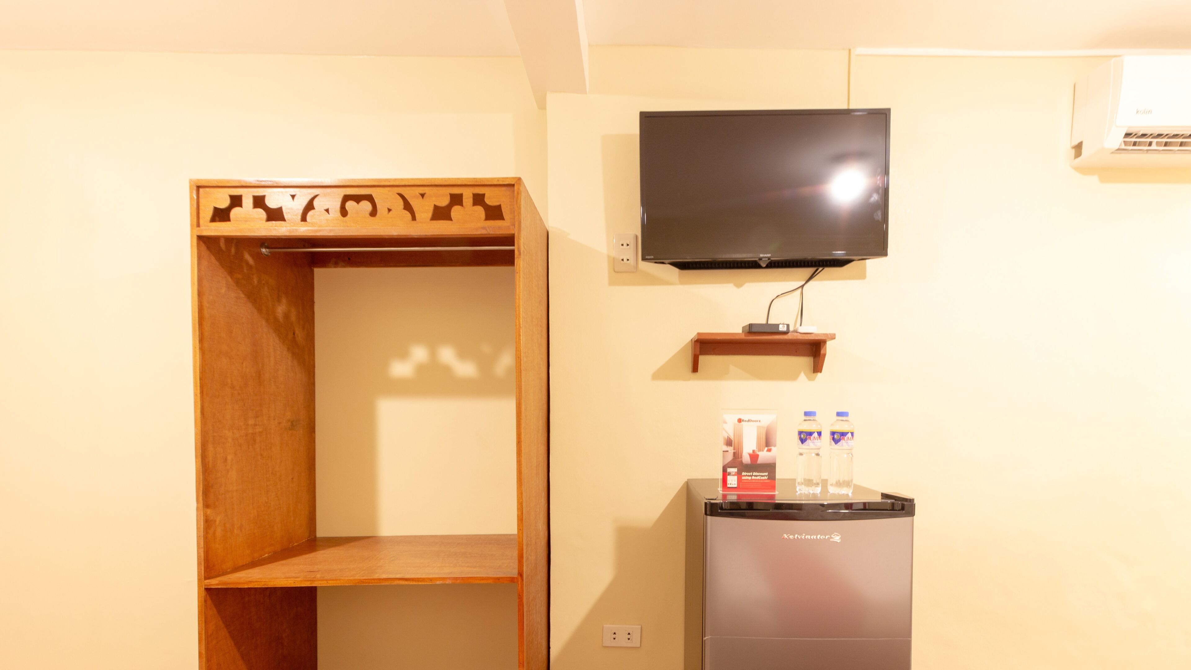 Photo - RedDoorz near PNR Espana Station