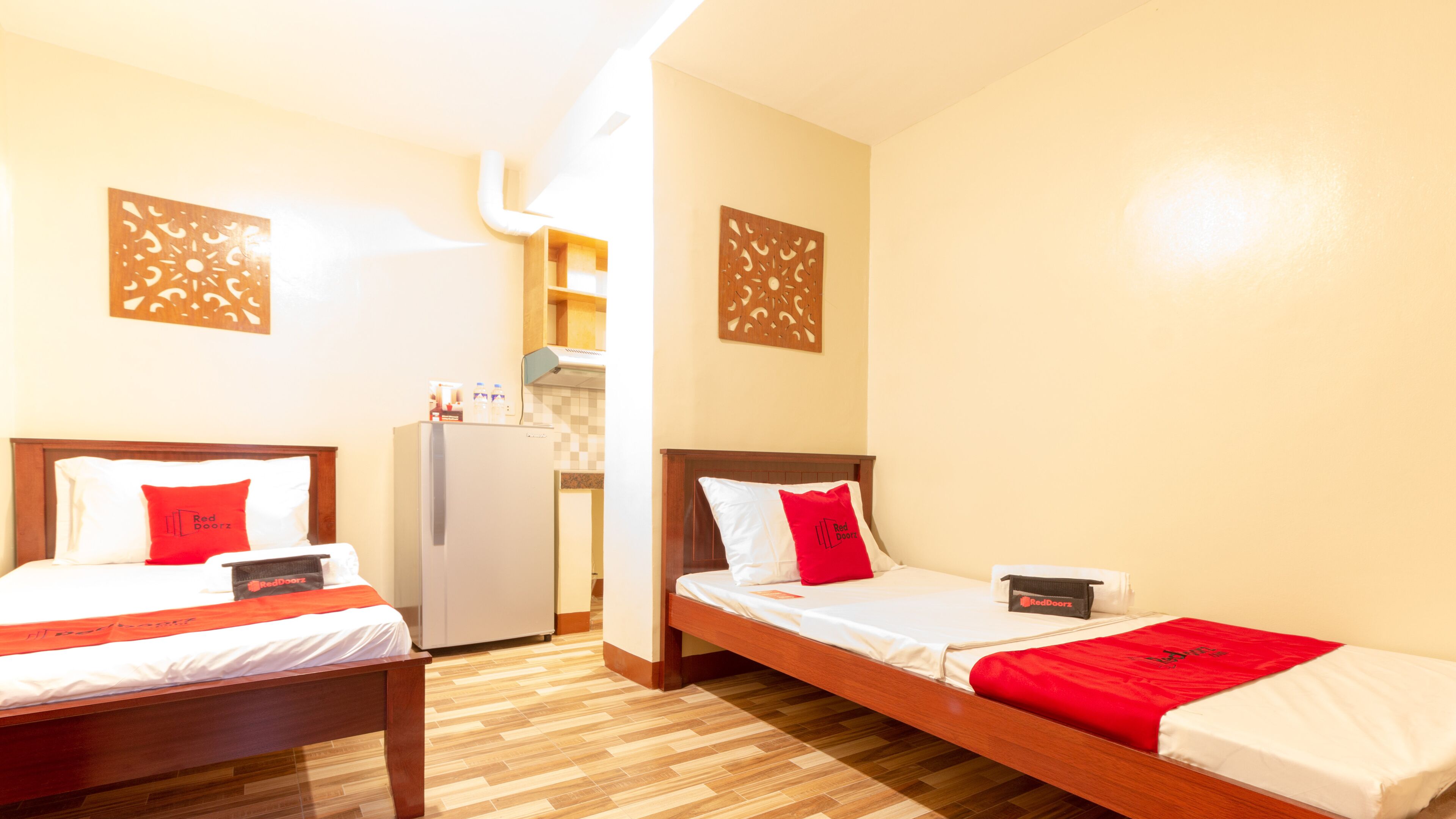 Photo - RedDoorz near PNR Espana Station