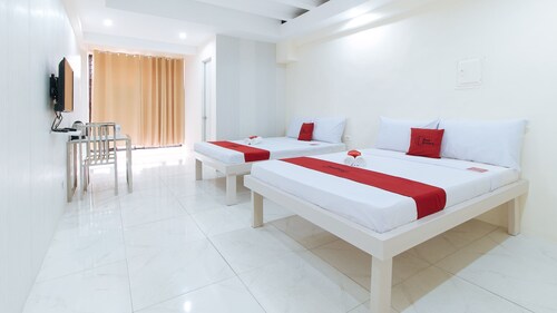 RedDoorz @ DBuilders Rooms Lower Bicutan